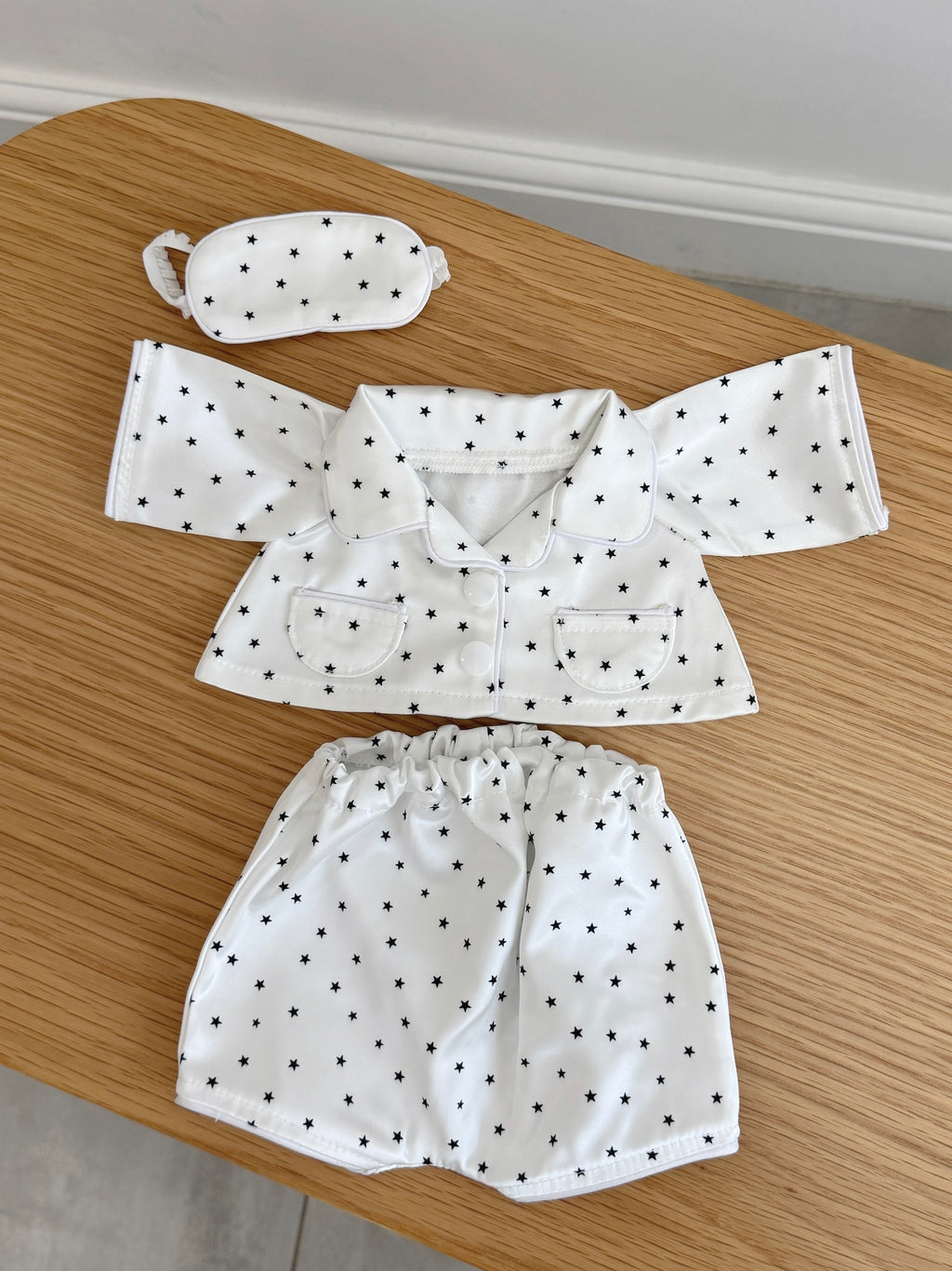 White star print three-piece pyjama set for a plush bunny with tops, shorts and sleep mask